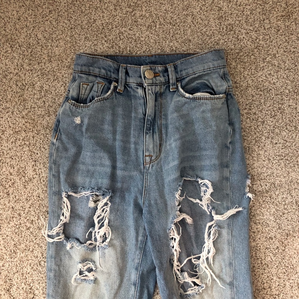BDG High-Rise Mom Jean Destroyed Light Wash - Picture 4 of 7